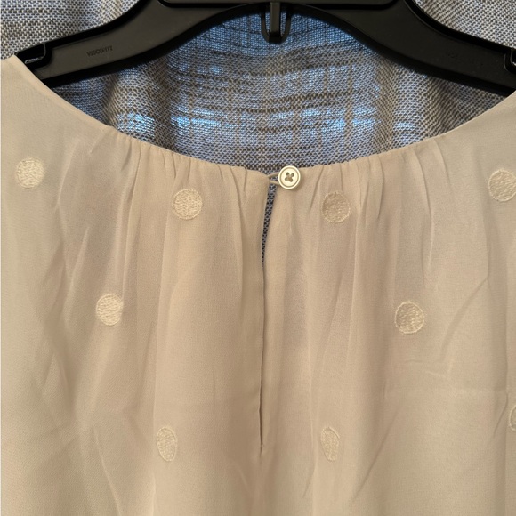 Sleeveless cream shell top with polka dots, Loft plus, size 20 - Picture 4 of 4